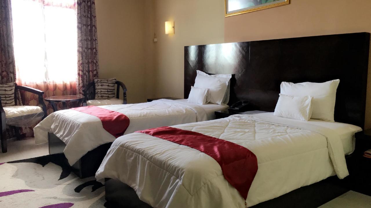 Syafira Hotel Langgur Bagian luar foto