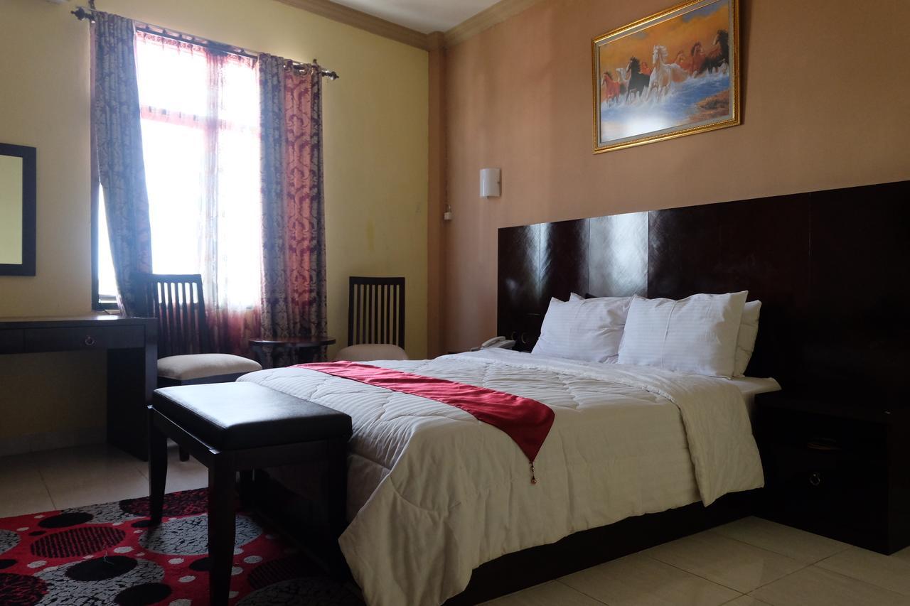 Syafira Hotel Langgur Bagian luar foto